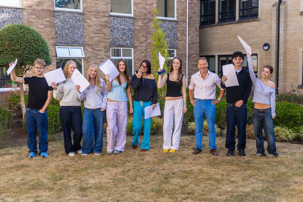 84.2% Grades 9-7: Hurst Pupils Celebrate Exceptional GCSE Success